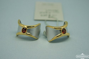 Auskarai su granatais - AUM590