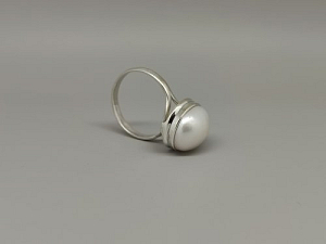 Sidabrinis žiedas su kultivuotu perlu - ZDM175
