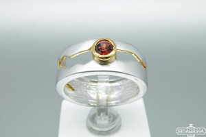 Žiedas su granatu - ZDM964