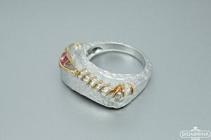 Žiedas su rožiniu safyru - ZDM887