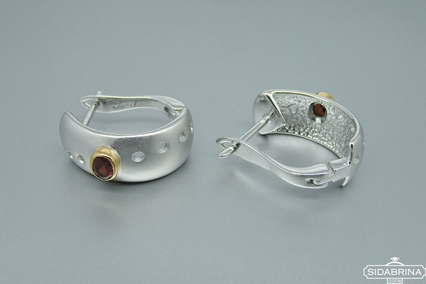 Auskarai su granatais - AUM844