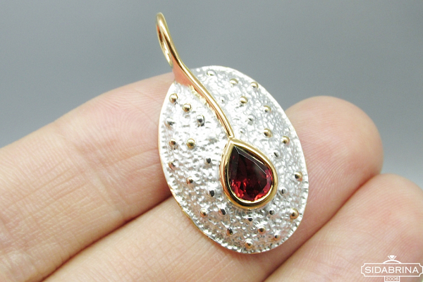 Pakabukas su granatu - PAM580