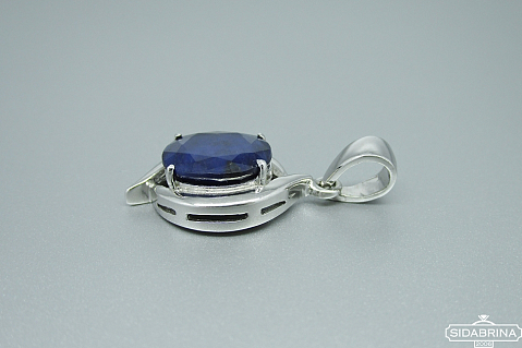 Pakabukas su korundu - PAM813