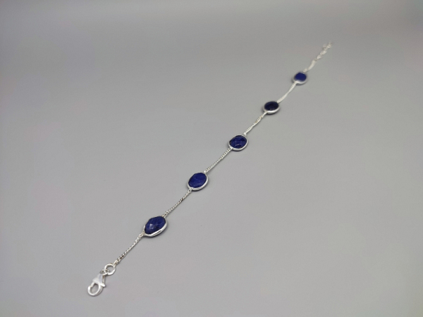 Sidabrinė apyrankė su korundu - APM319