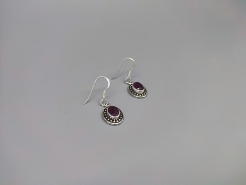 Sidabriniai auskarai su korundu - AUM2416