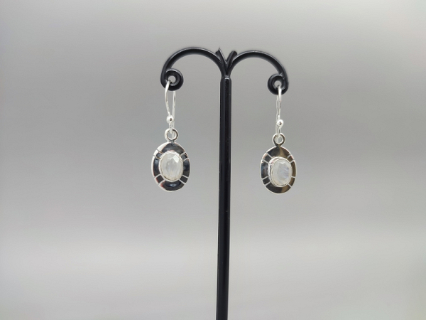 Sidabriniai auskarai su mėnulio akmeniu - AUM2391