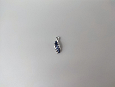 Sidabrinis pakabukas su korundu- PAM909