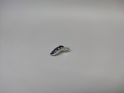 Sidabrinis pakabukas su korundu- PAM909