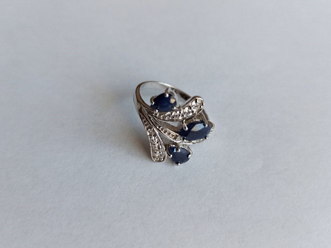 Žiedas su korundu - ZDM1549