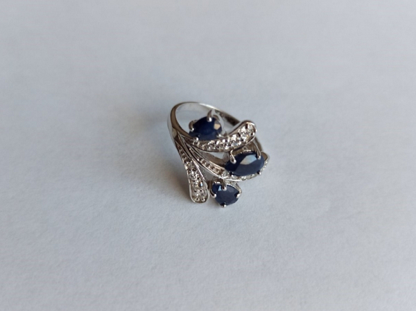 Žiedas su korundu - ZDM1549