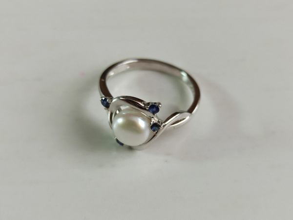 Žiedas su korundu - ZDM1565