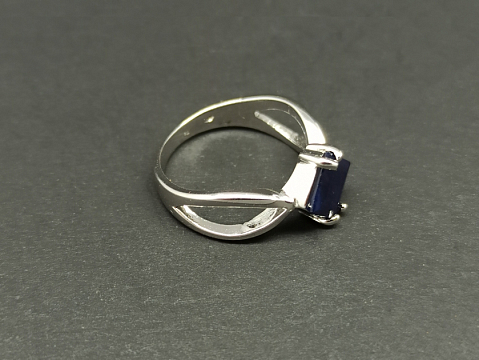 Žiedas su korundu - ZDM1599