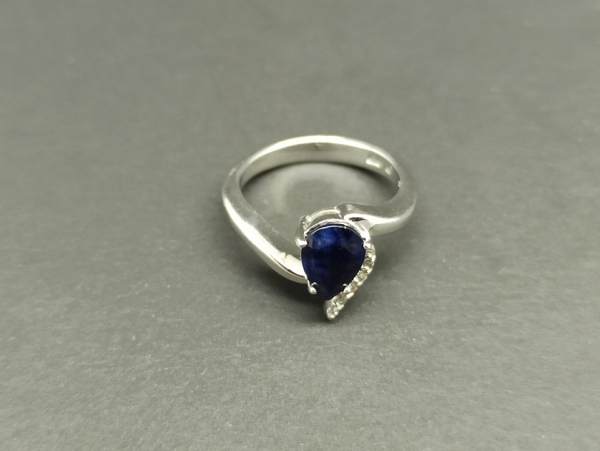 Žiedas su korundu - ZDM1610