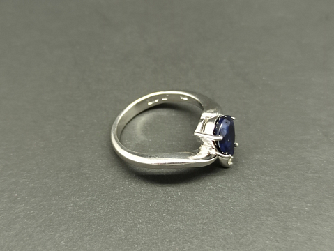 Žiedas su korundu - ZDM1610