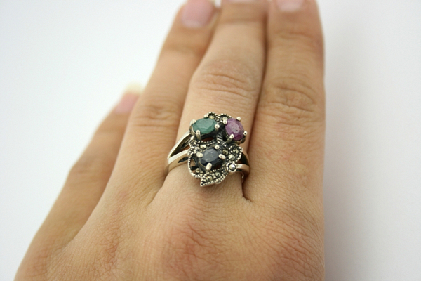 Žiedas su natūraliais juv. akmenimis - ZDM029