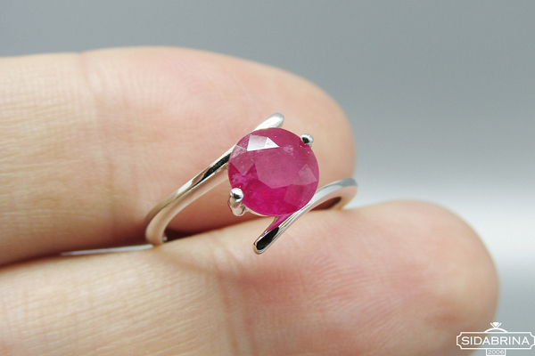 Žiedas su natūraliu akmenimi - ZDM1085